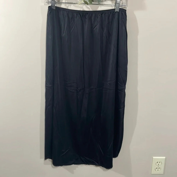 Vassarette Black Half Slip Style 11-121 Lace Trim Hem Size 32” XL/44 - Picture 1 of 14